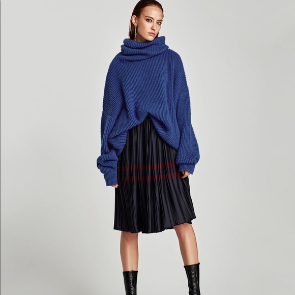 Zara Dresses & Skirts - Zara pleated skirt navy